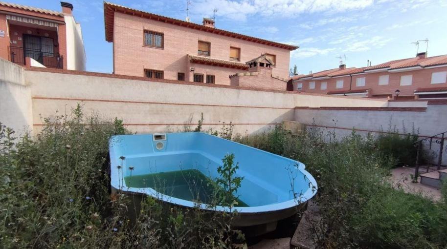SE VENDE casa adosada OKUPA en AV CASTILLA LA MANCHA 21, HOR - foto 4