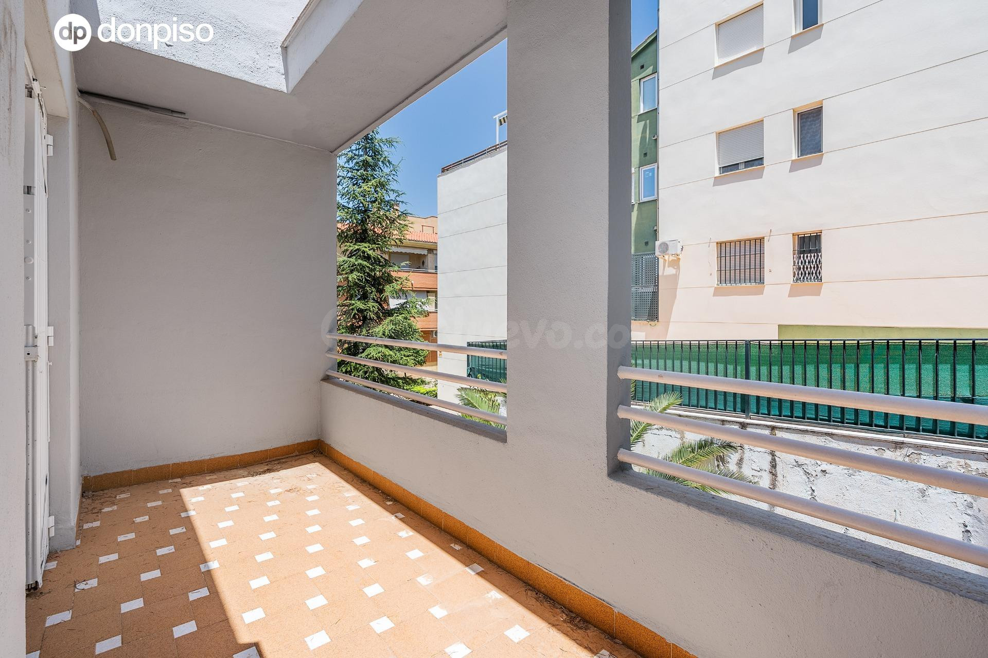 AMPLIO PISO CON GARAJE JUNTO SERRALLO