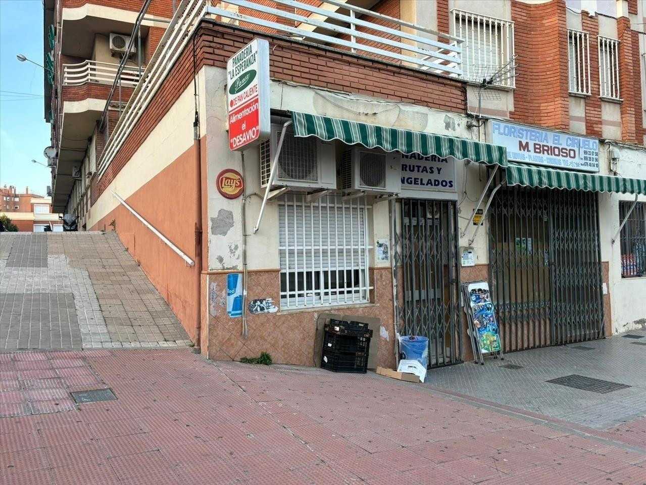 SE VENDE local comercial OKUPA en C Celestino Diaz Hernandez - foto 3