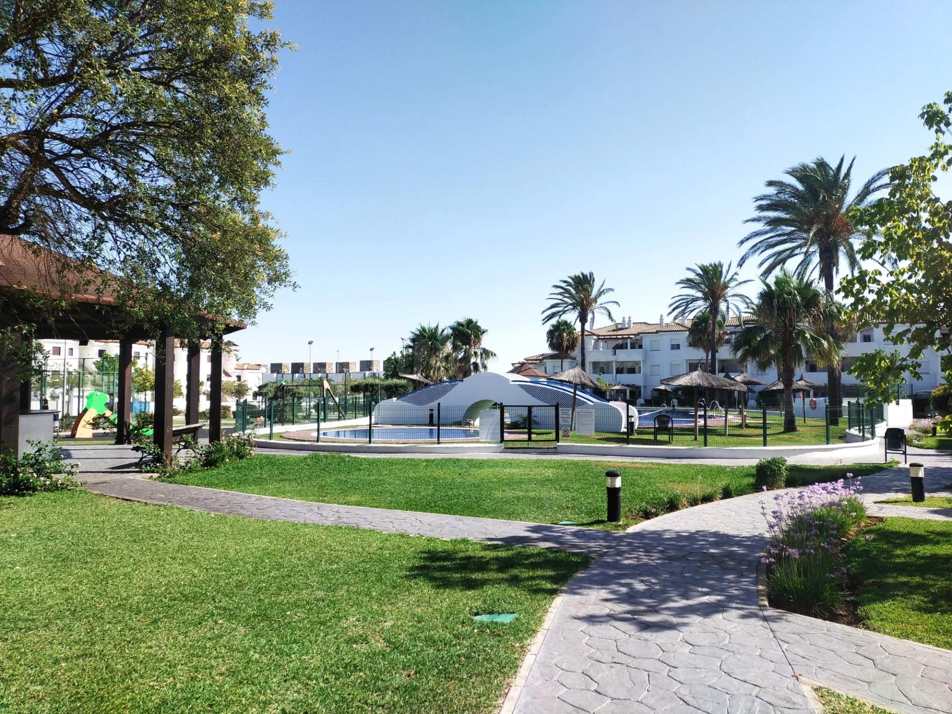 Apartamento en planta baja a 700 metros de la playa La Barrosa