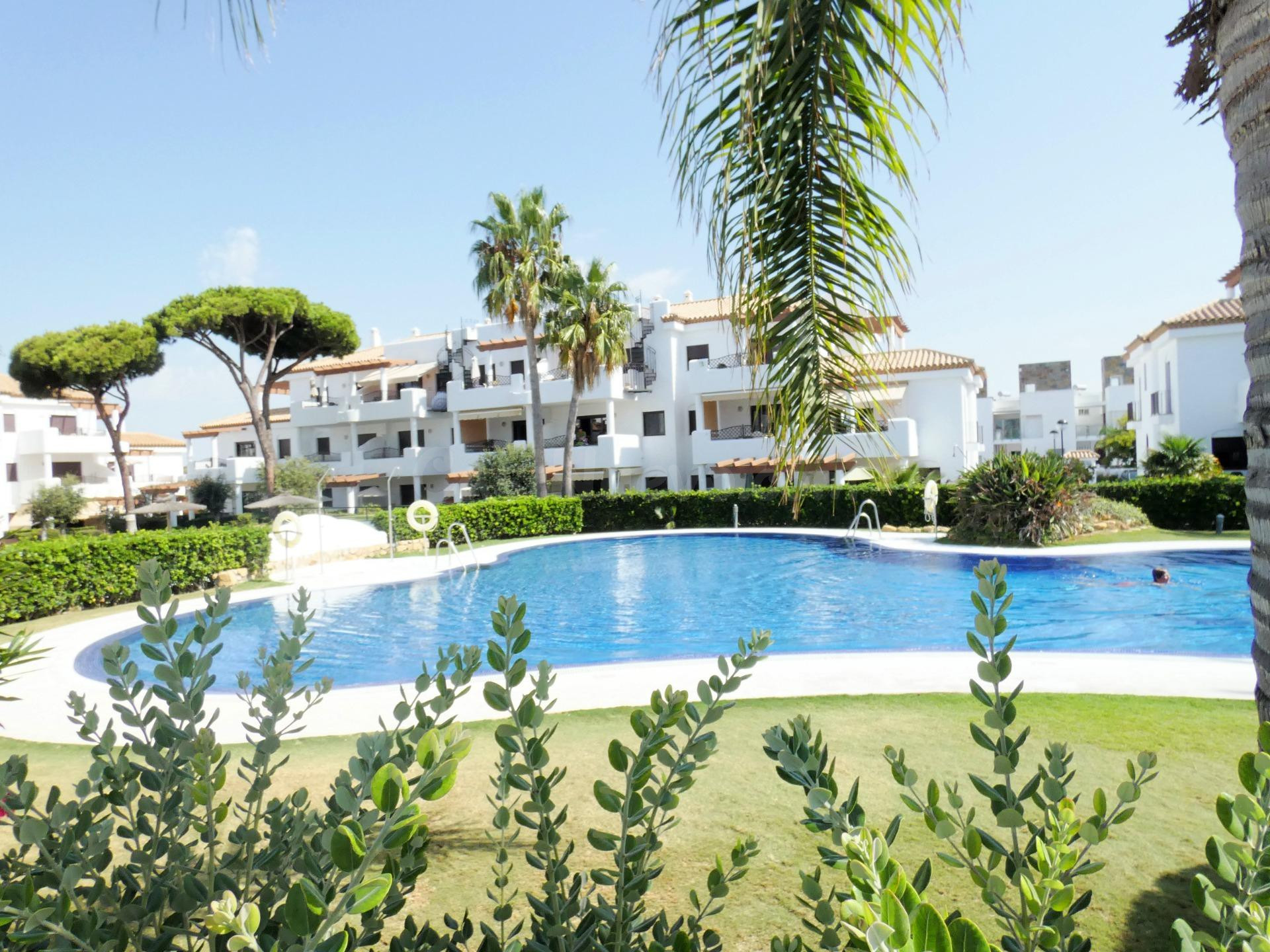 Apartamento de 2 dormitorios a 750 metros de la playa La Barrosa