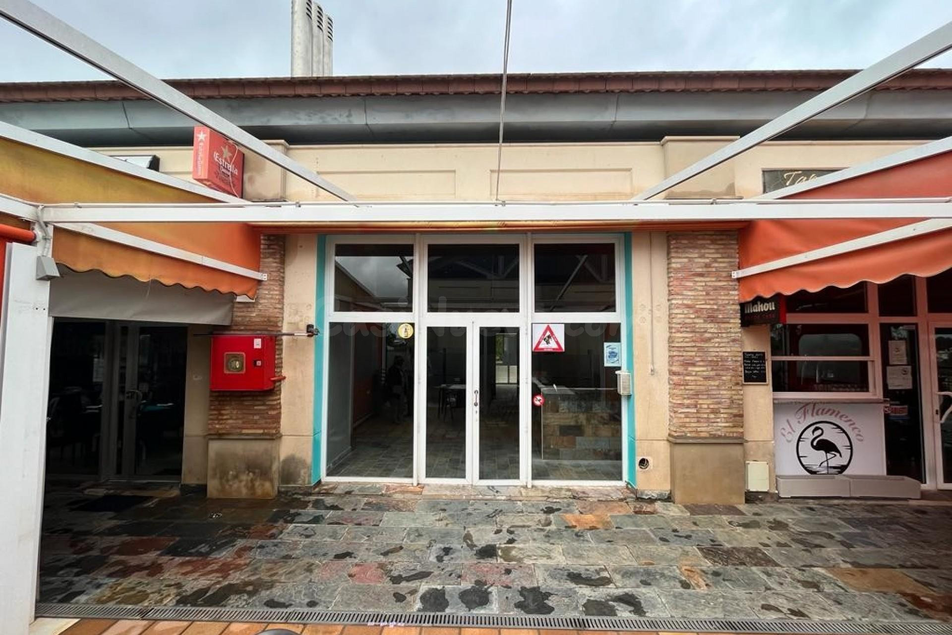 Local comercial 72m² en venta - Pueblo 3