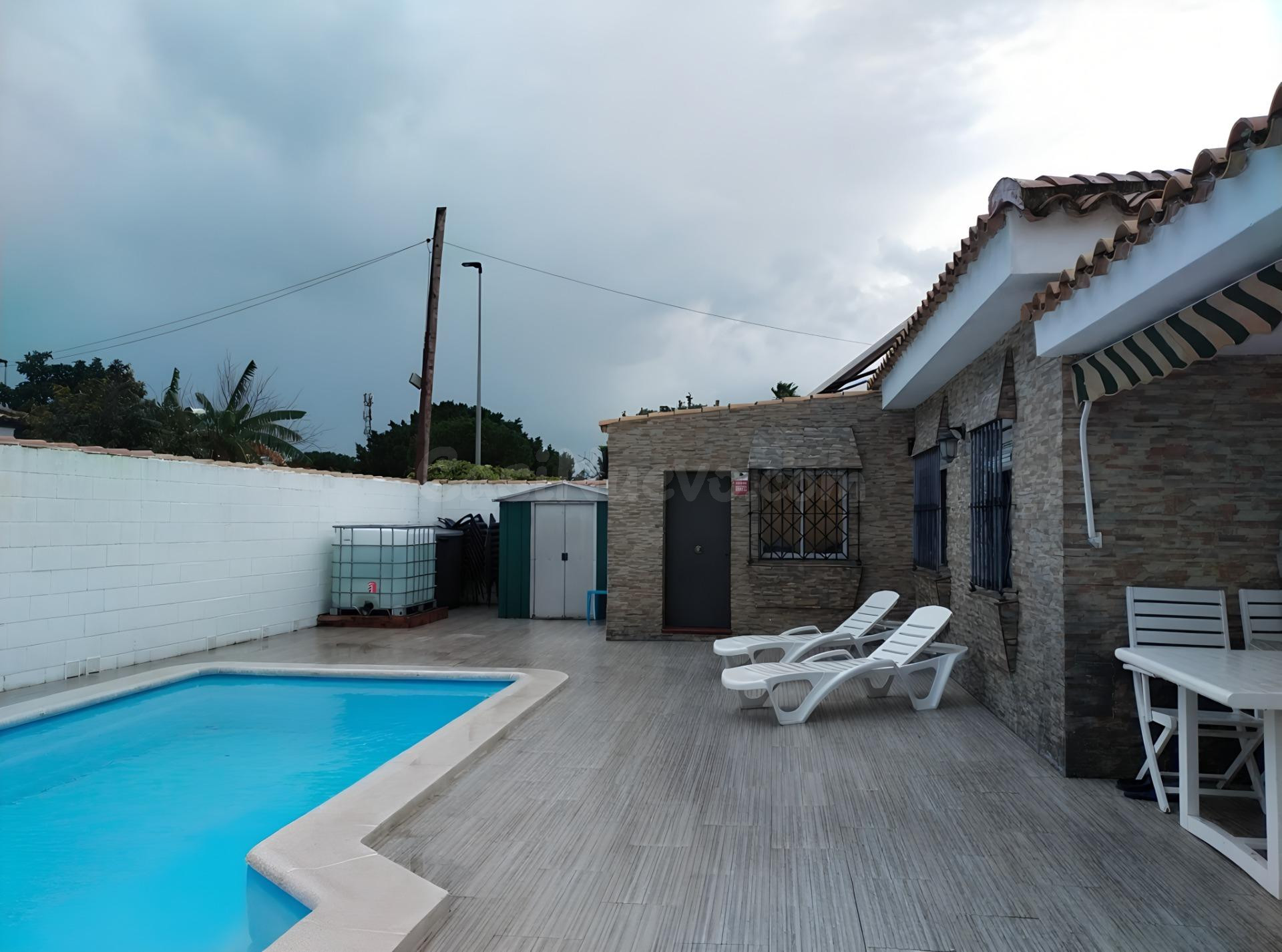 Chalet de 3 dormitorios con piscina en Las Rapaces