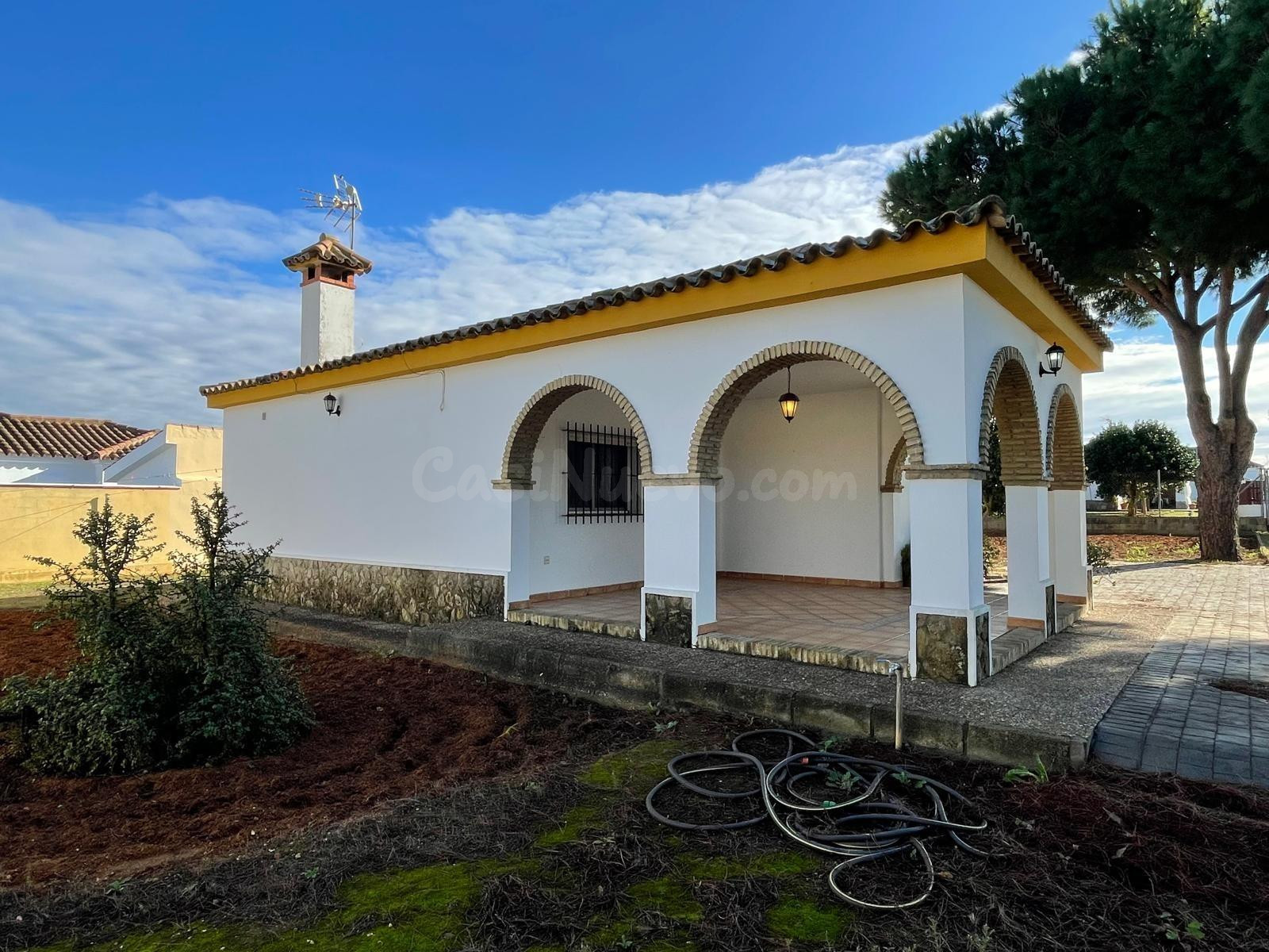 Chalet de 3 dormitorios y 1.200 m2 de parcela en el Pago Melilla