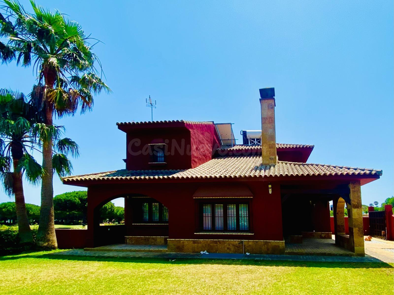 Chalet de 5 dormitorios y piscina en La Loma de Sancti Petri