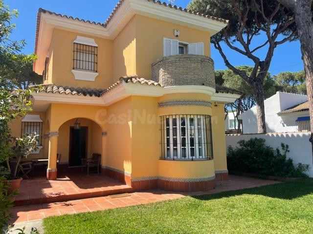 Chalet de 4 dormitorios a 600 metros de la playa La Barrosa