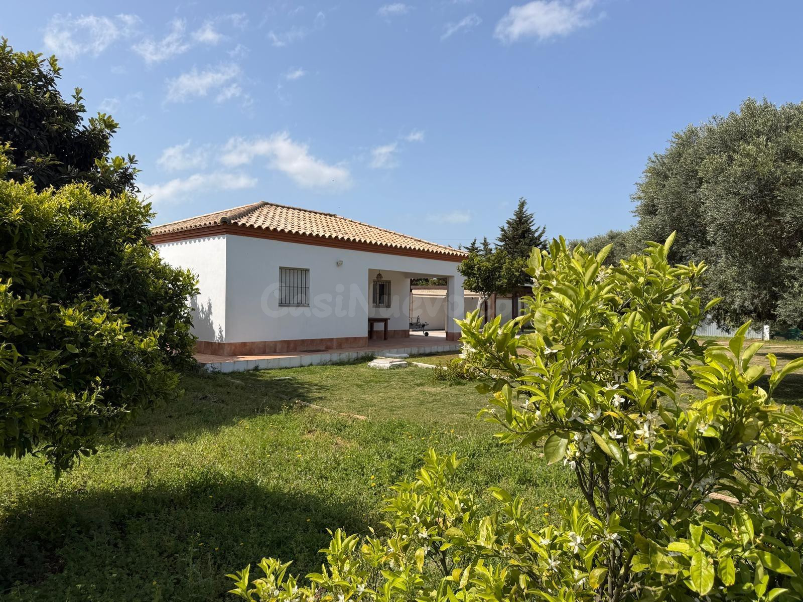 Chalet de 2 dormitorios y 1.300 m2 de parcela en El Sotillo