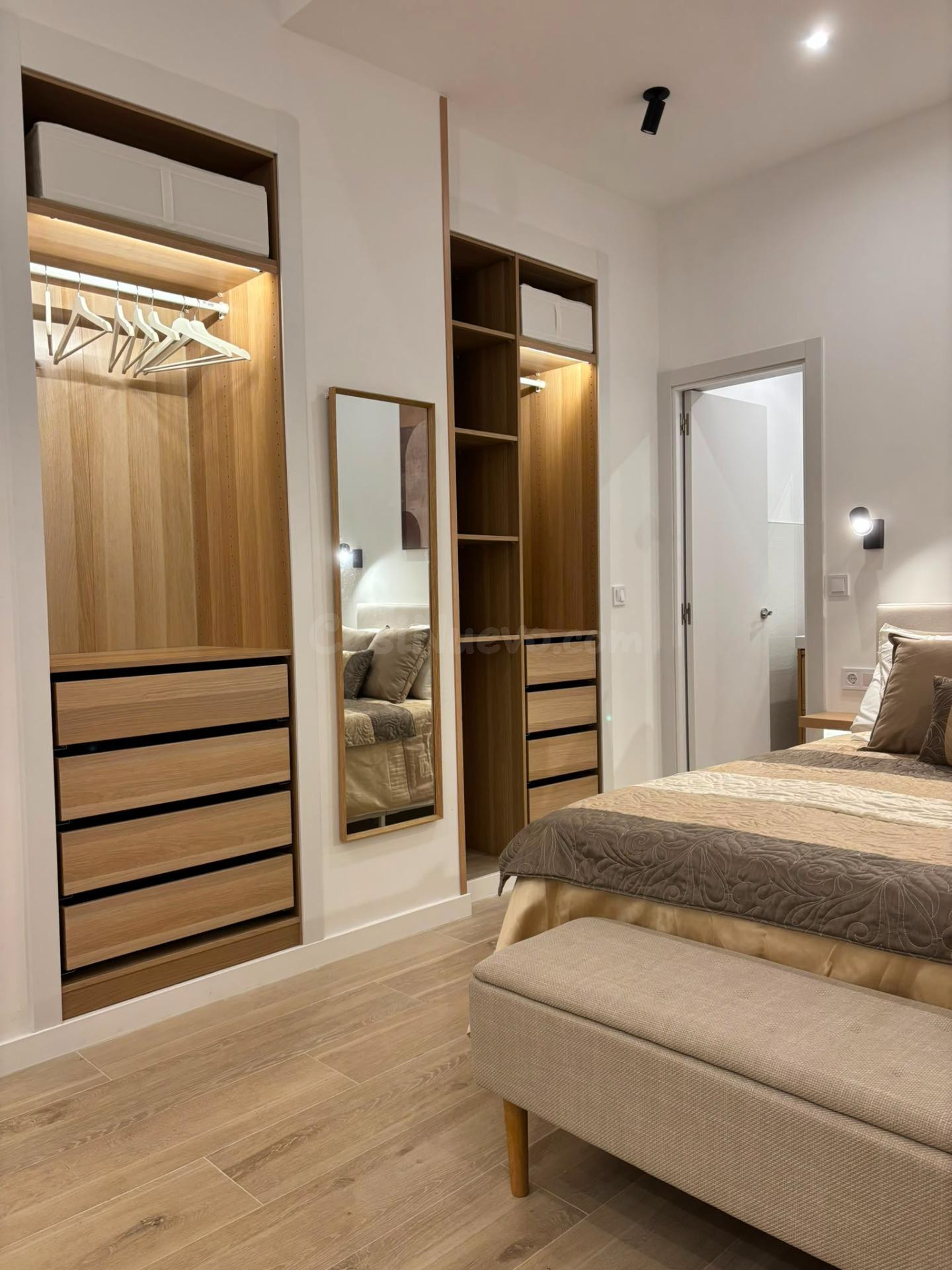 Alquiler apartamento Vacacional " Huelín" con terraza privada y aire acondicionado
