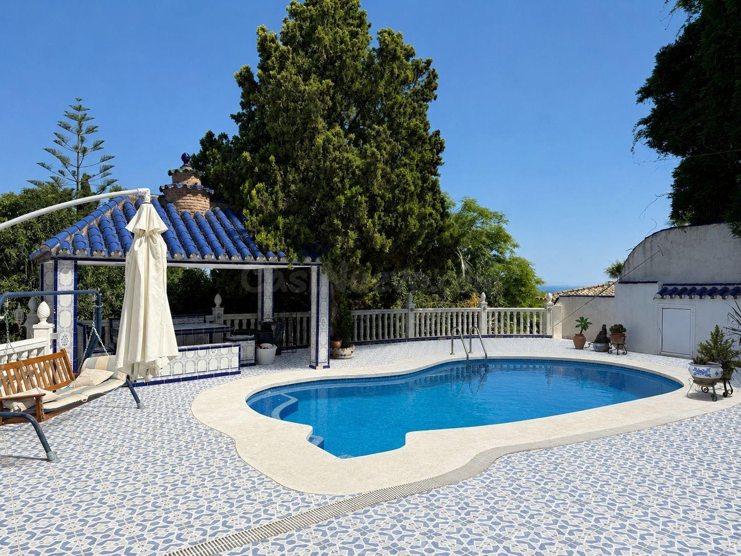 Exclusiva villa con vistas al mar, privacidad y amplios espacios en una ubicación privilegiada