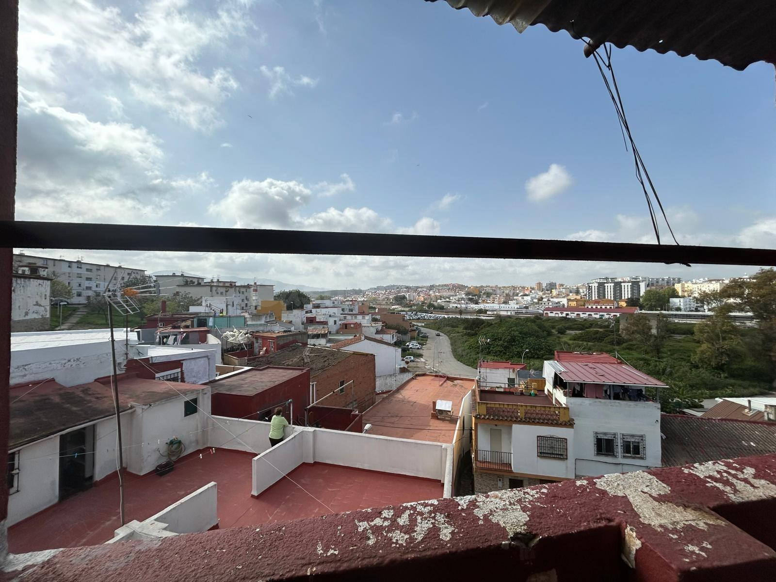 CASA PARA REFORMAR EN AVDA. GESTO POR LA PAZ