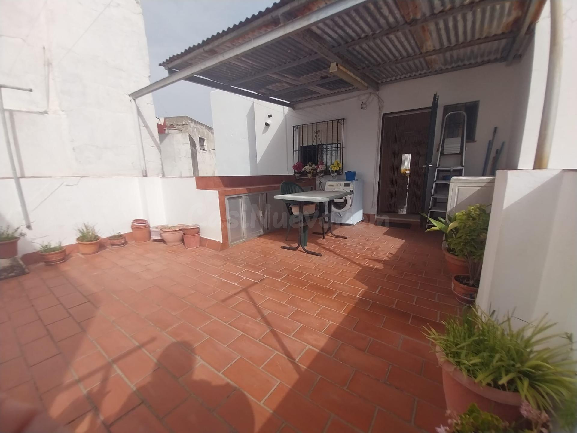 FANTÁSTICA CASA EN SAN ISIDRO CON GRAN GARAJE