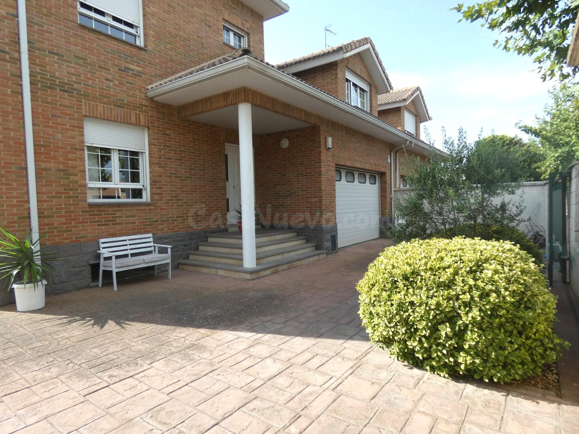 CHALET EN UTEBO (ZARAGOZA), EN URBANIZACIÓN PRIVADA. VL07292026