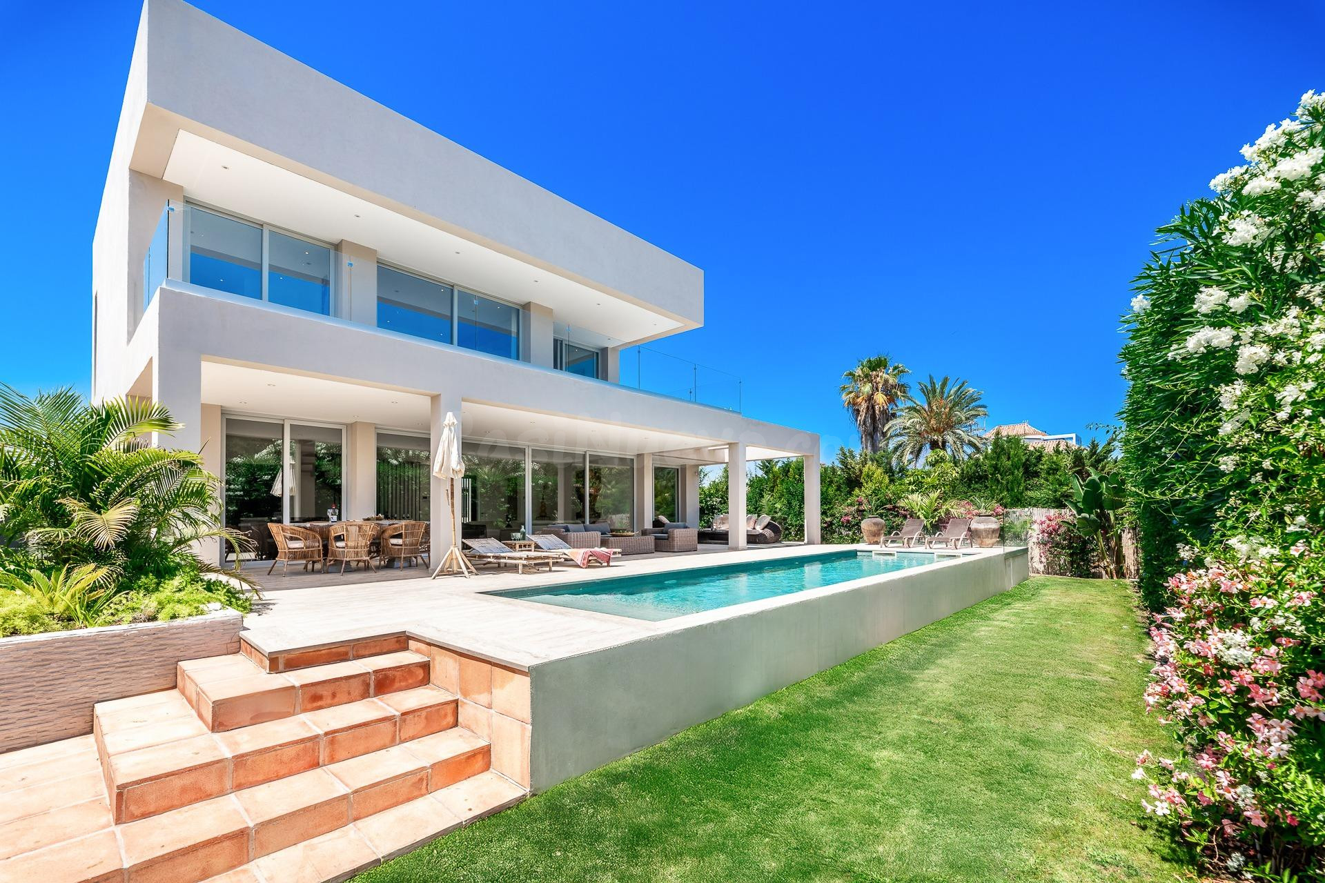 NUEVA VILLA EN LA PLAYA