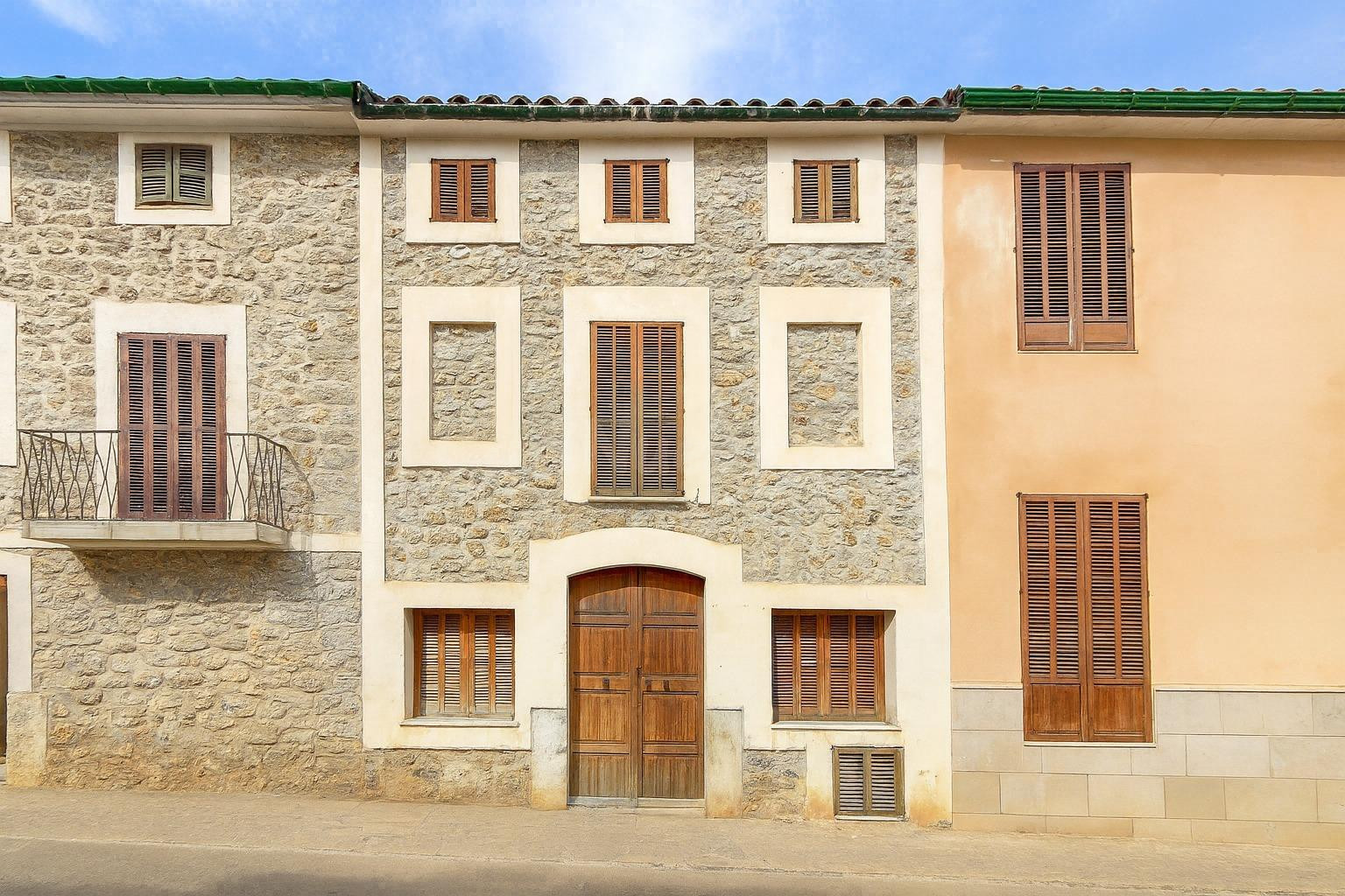 EMBLEMATICO EDIFICIO EN MANCOR DE LA VALL