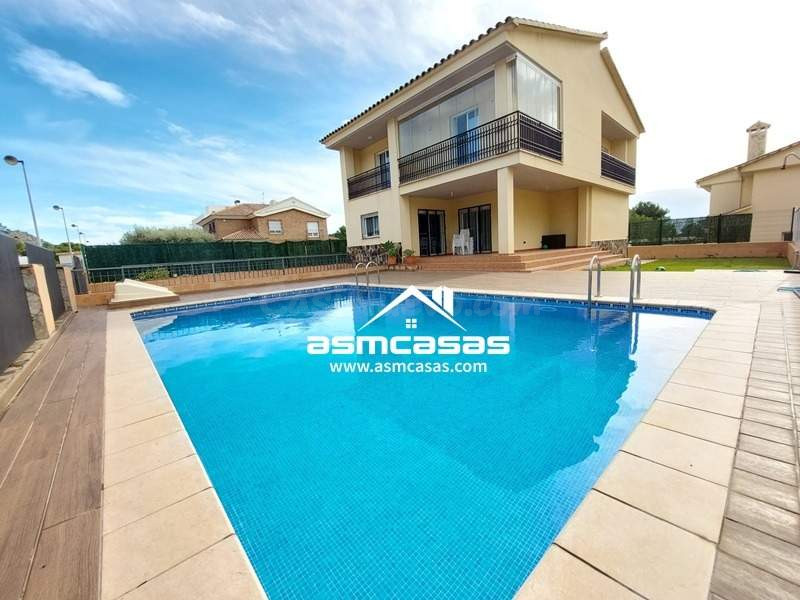 Agencia inmobiliaria en Benicasim vende villa en zona de Montornes la parreta