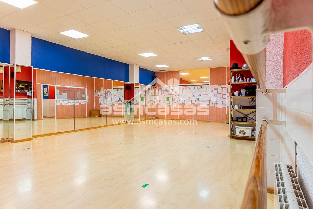 LOCAL COMERCIAL AMPLIO EN BENICASIM PUEBLO