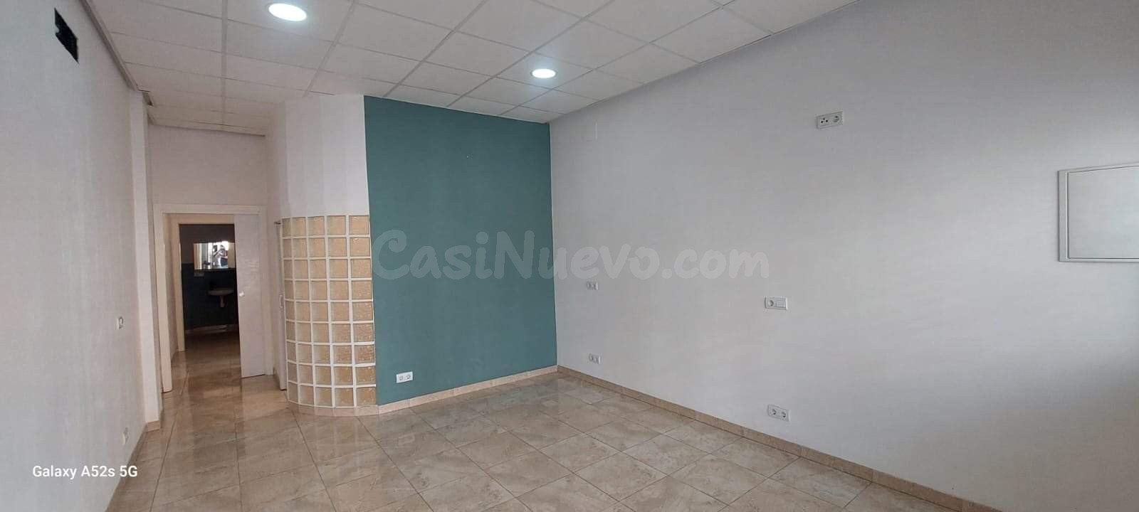 Local Comercial en Benicassim, Zona Voramar - Ideal para Negocio
