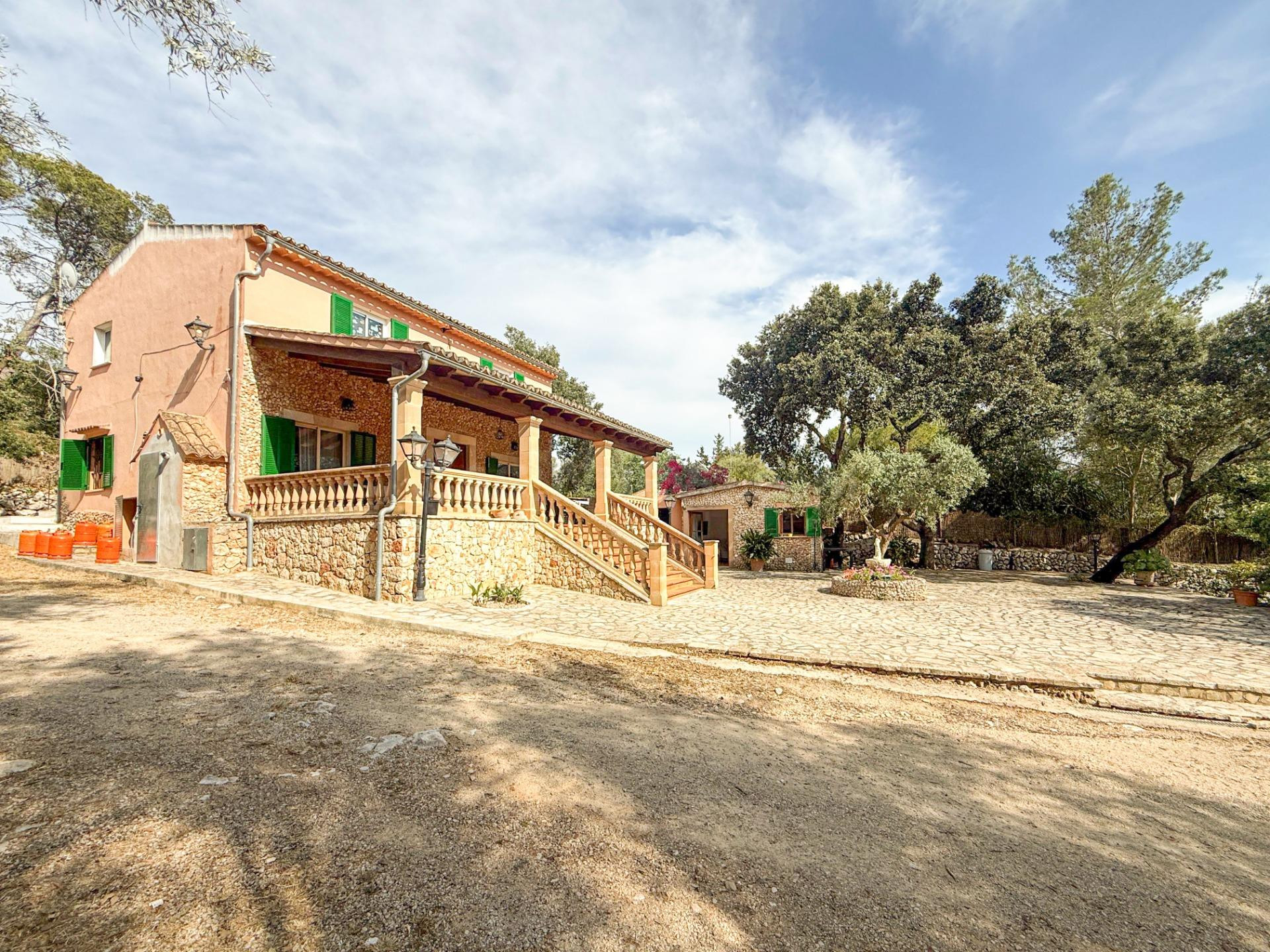 Finca Rústica con Casa Independiente y Piscina Privada
