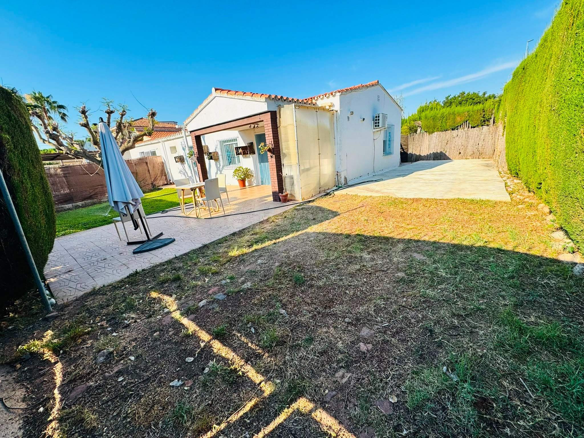 se alquila villa en julio y agosto