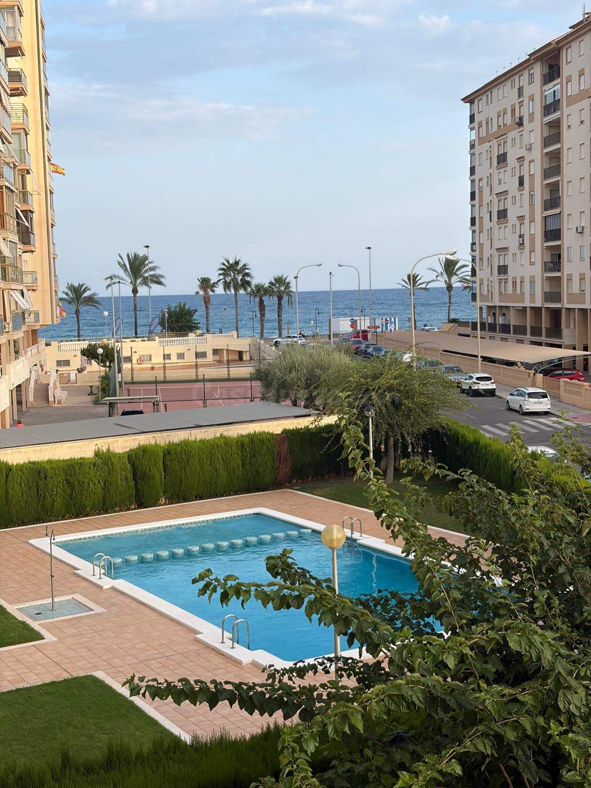 ASMCASAS Alquila  temporalmente cómodo apartamento con VISTAS AL MAR en Benicasim