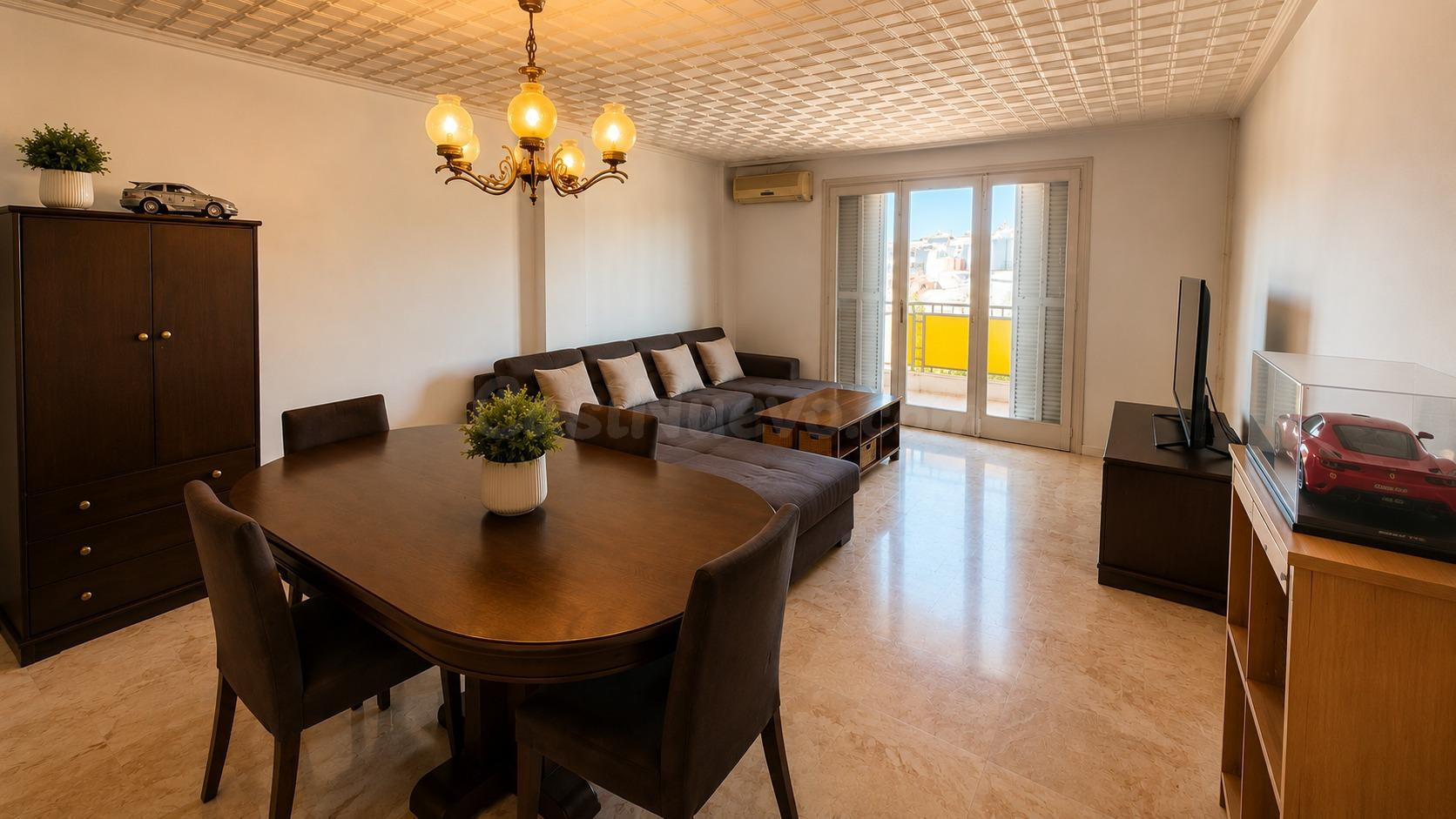 PISO EN VENTA EN EL CENTRO DE INCA– SE VENDE CON INQUILINOS