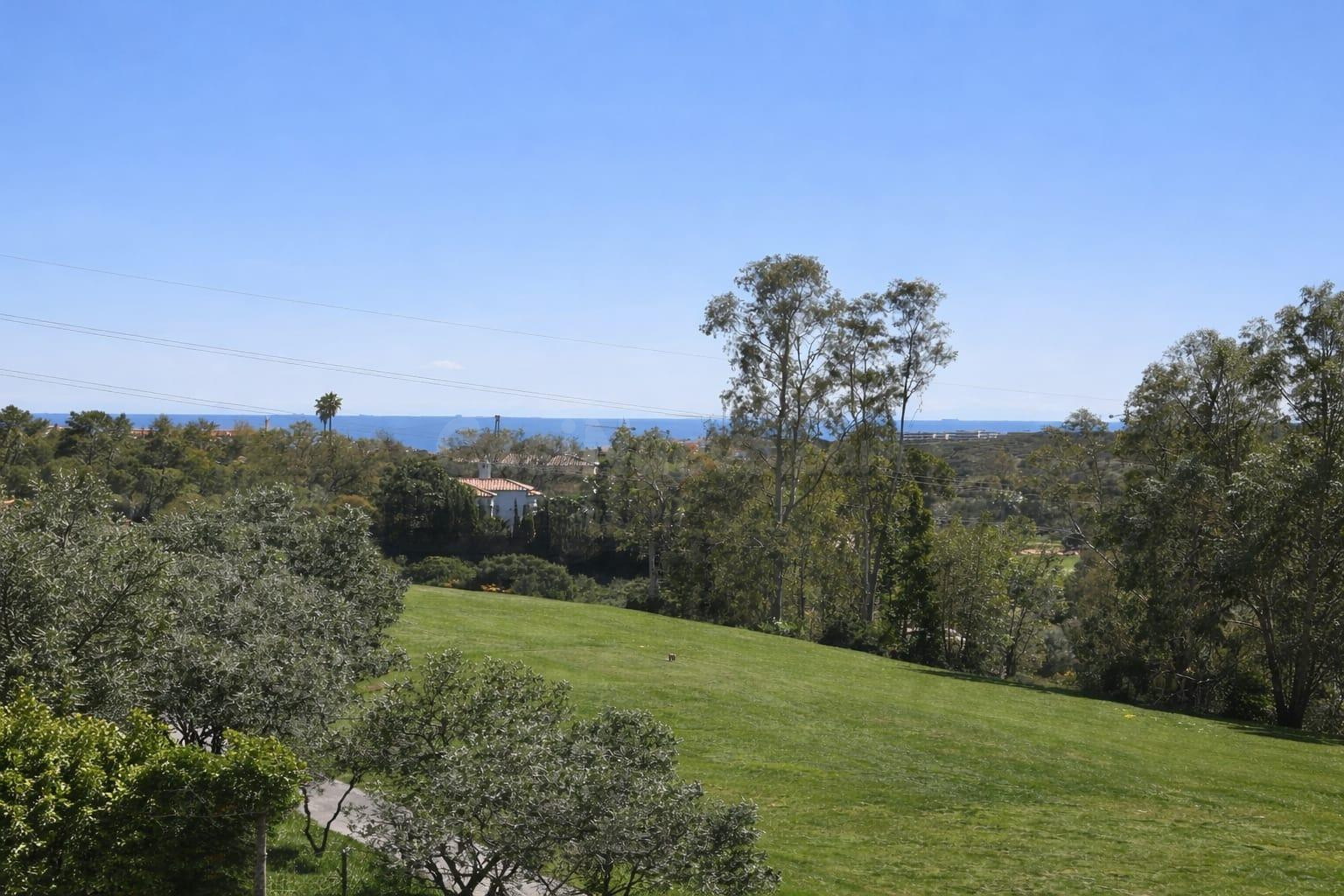 Ático renovado con solárium y vistas al golf – Estepona Golf