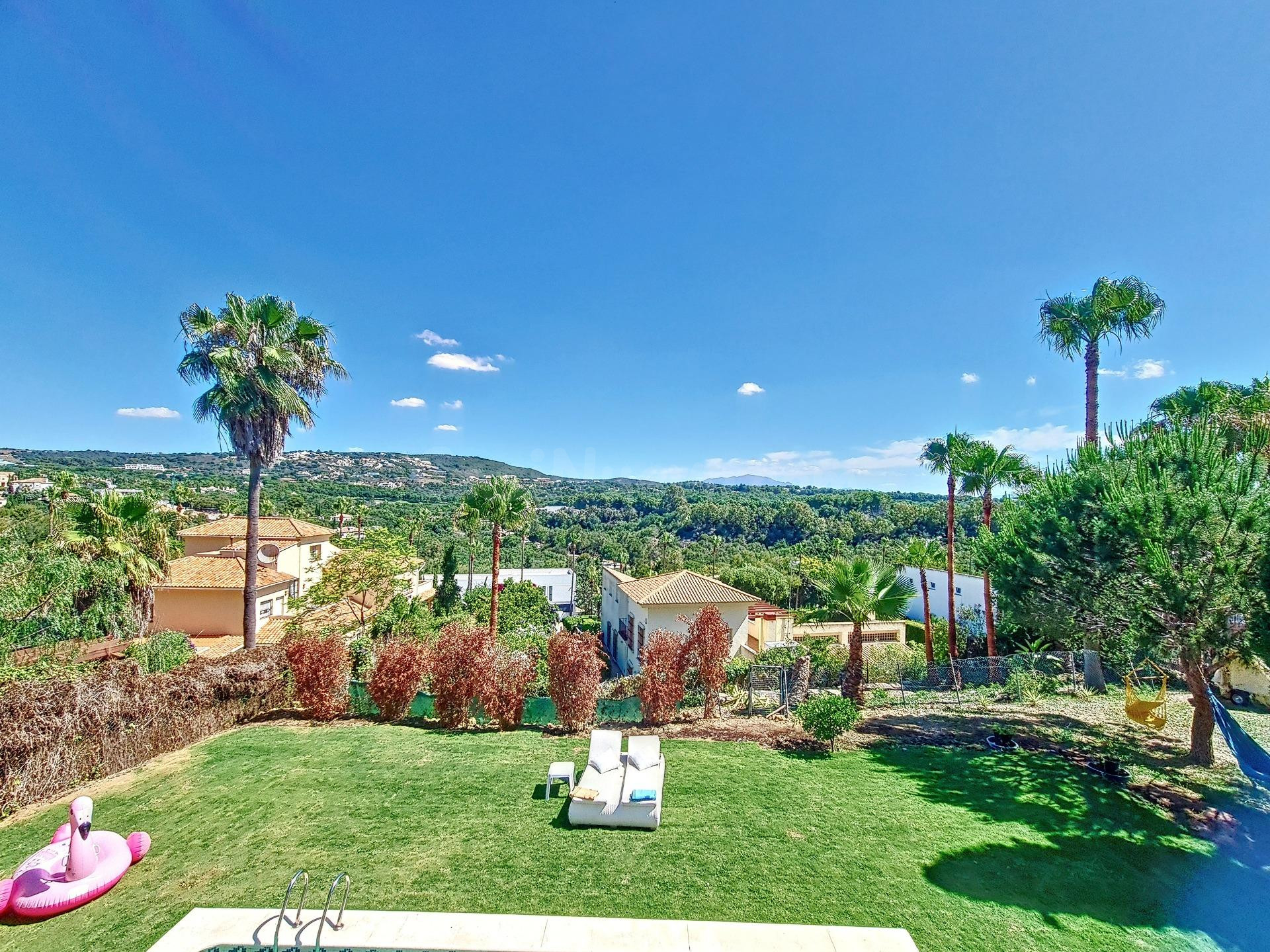 Chalet 5 dorm. con piscina y vistas en Sotogrande Alto