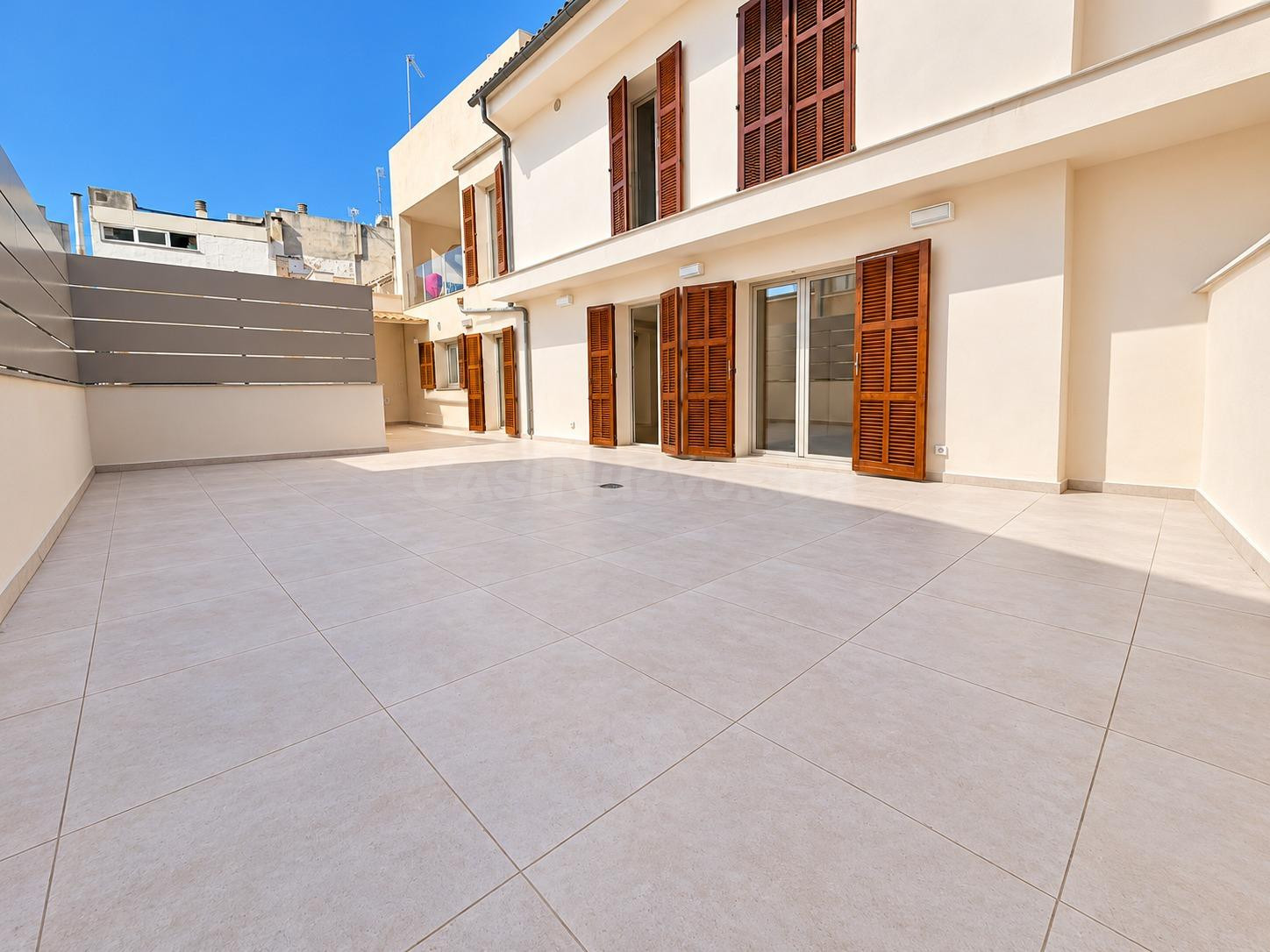 MODERNO PRIMER PISO CON TERRAZA