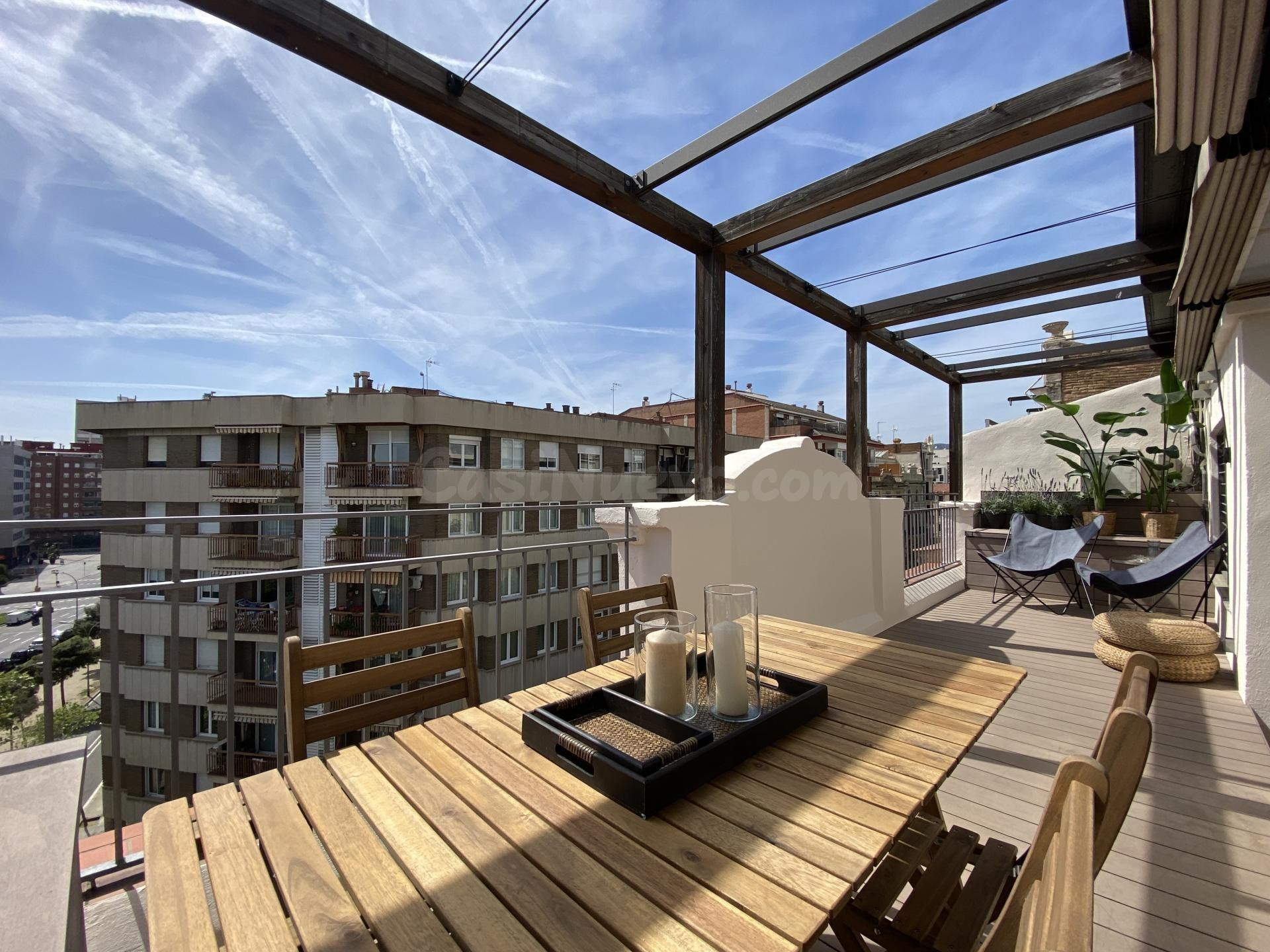 Ático con terraza, luz y potencial