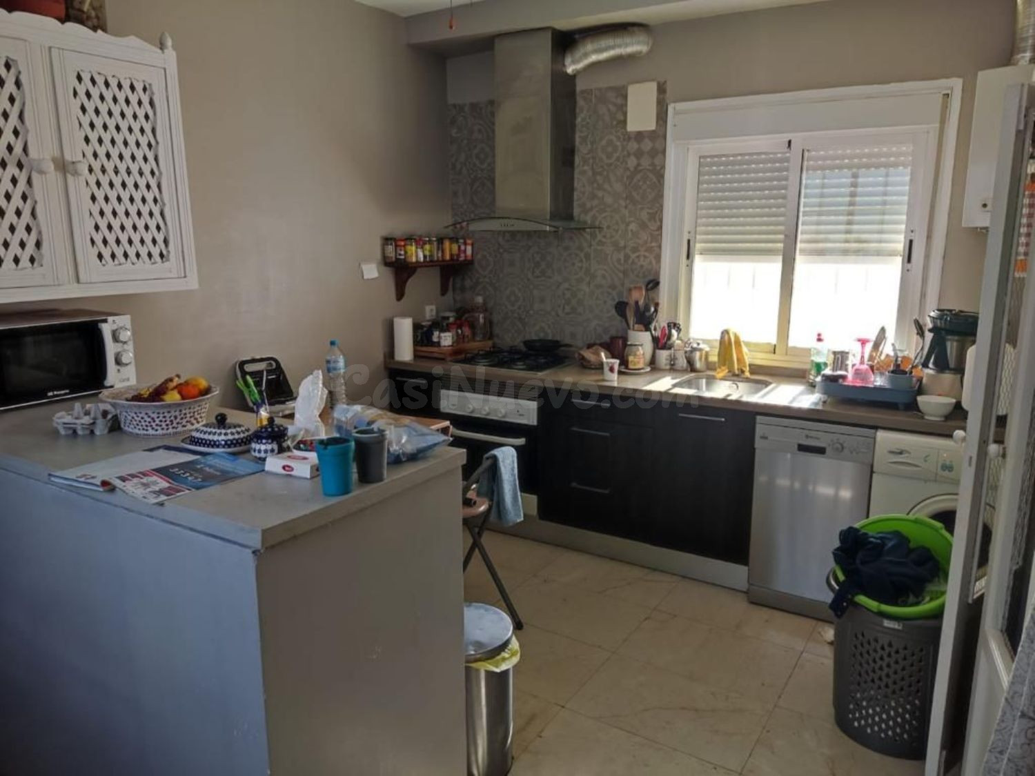 Habitación Amplia en Piso Familiar - Ubicación Céntrica