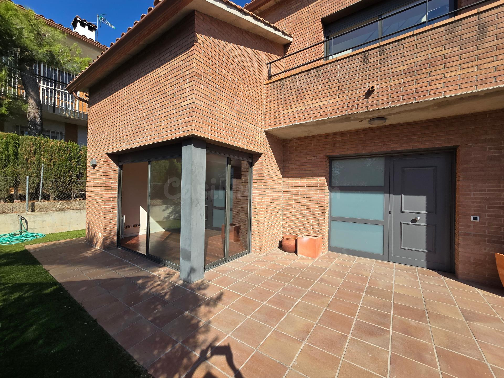 Chalet en Els Avets (Rubí): 239 m2 construidos, luz natural, - foto 2