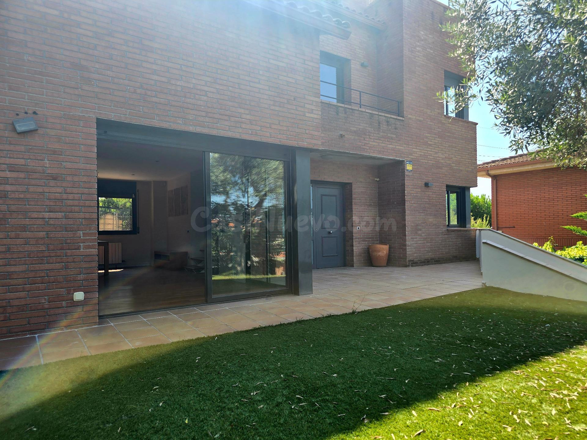 Chalet en Els Avets (Rubí): 239 m2 construidos, luz natural, - foto 5