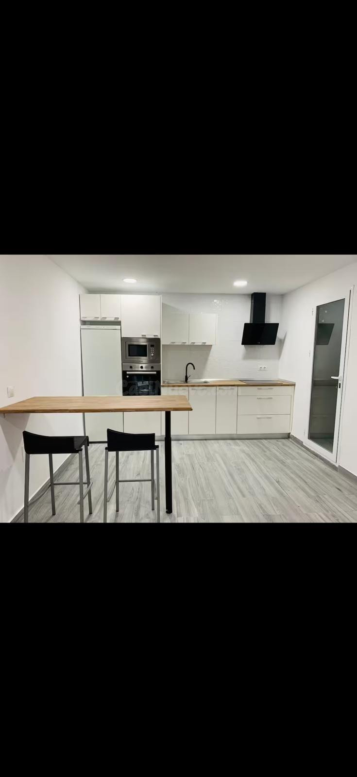 Alquiler de Vivienda Amueblada en el Zapillo, Ideal para Temporada Escolar