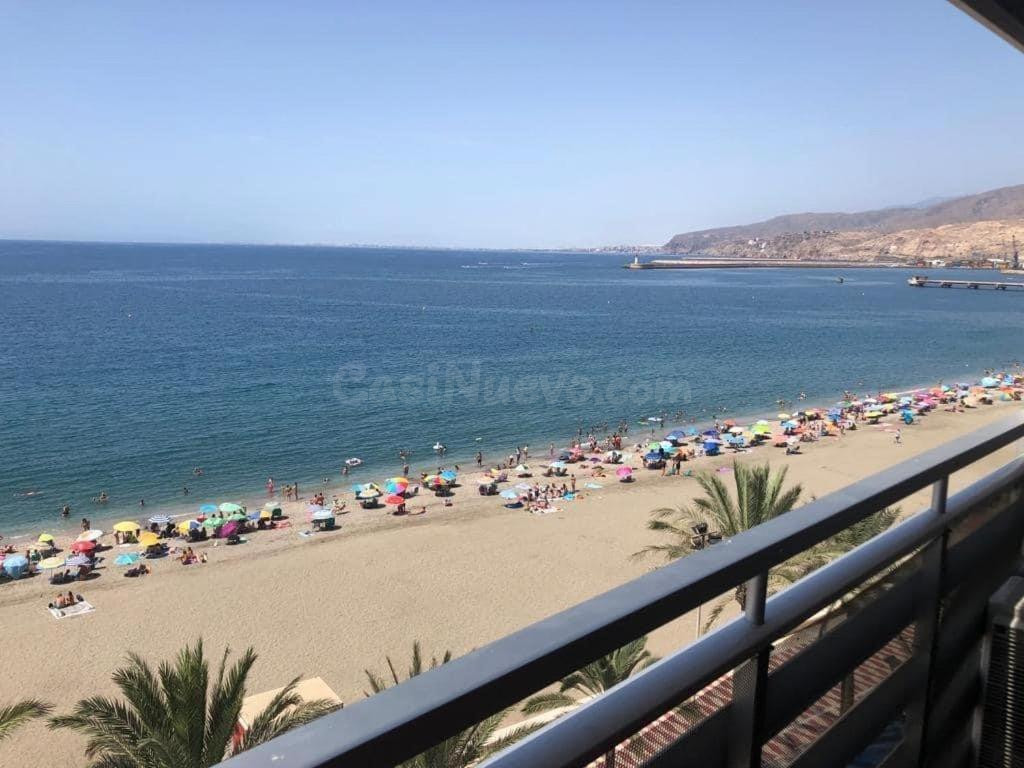 PISO EN PRIMERA LINEA DE PLAYA