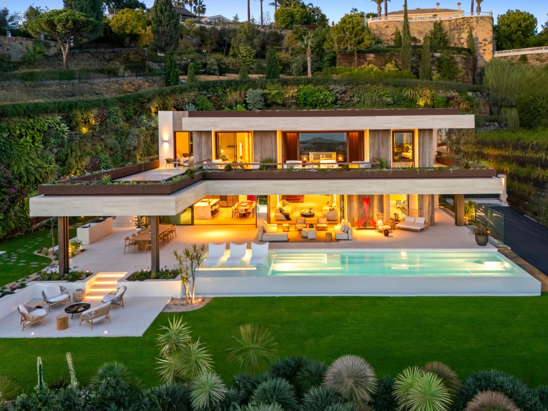 NUEVA VILLA DE LUJO CON VISTAS AL MAR