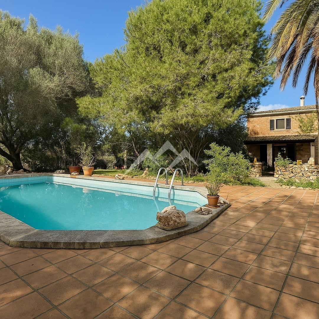 Finca Rústica de 1.100 m2 con casa de piedra y piscina en Santanyi