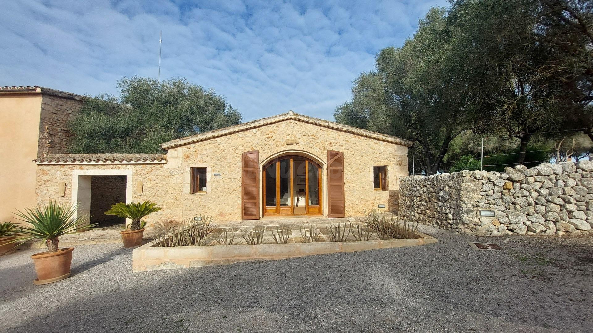 Encantadora casa rústica de dos habitaciones con piscina cerca de Manacor