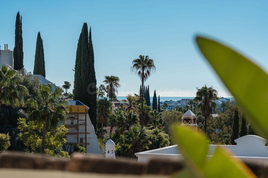 CASA ADOSADA RENOVADA CON VISTAS AL MAR