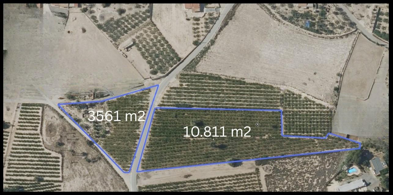 Parcela en el centro Valverde de 14.372 m2