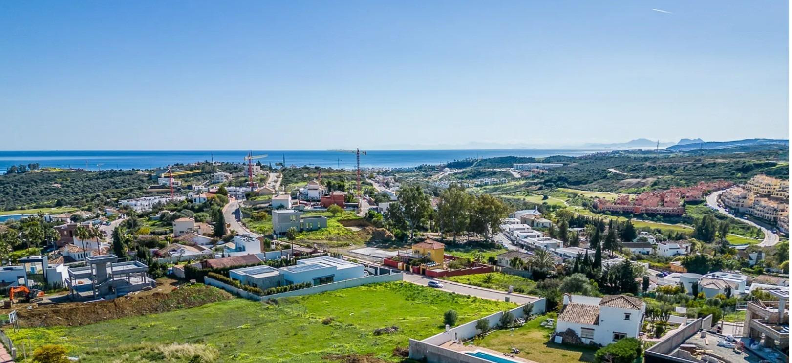 PARCELA CON VISTAS AL CAMPO DE GOLF Y AL MAR