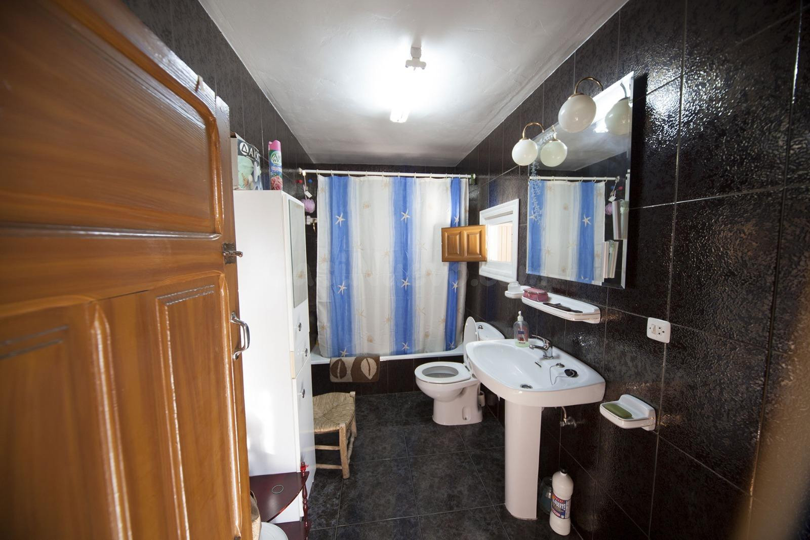 Casa amplia con patio y cochera para dos coches en Villanuev - foto 3