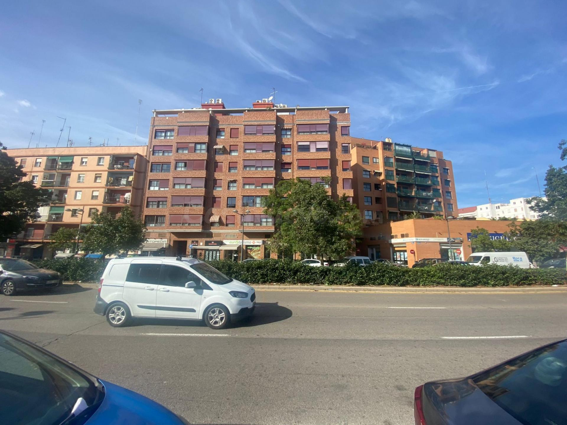 Local comercial 340m² en alquiler - El Cabanyal-El Canyamelar