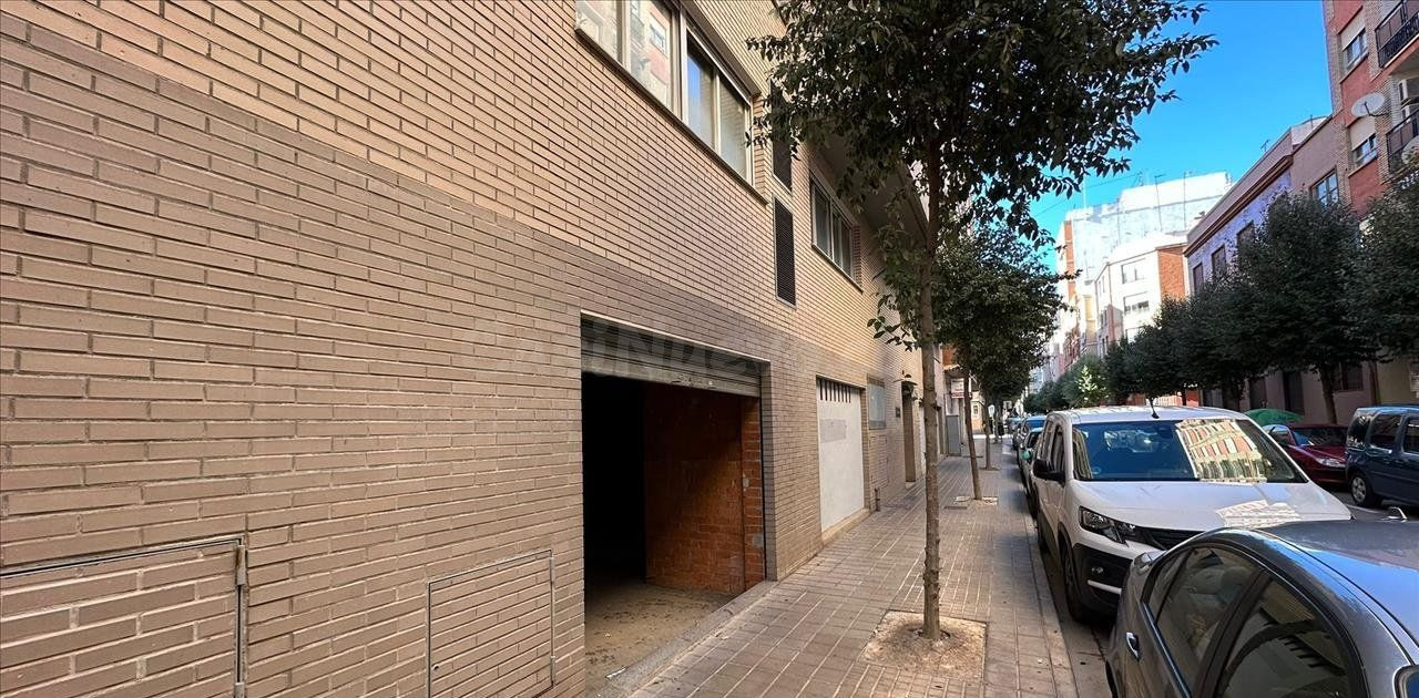 Local comercial 1800m² en venta - Parque del Lago - Peri 18