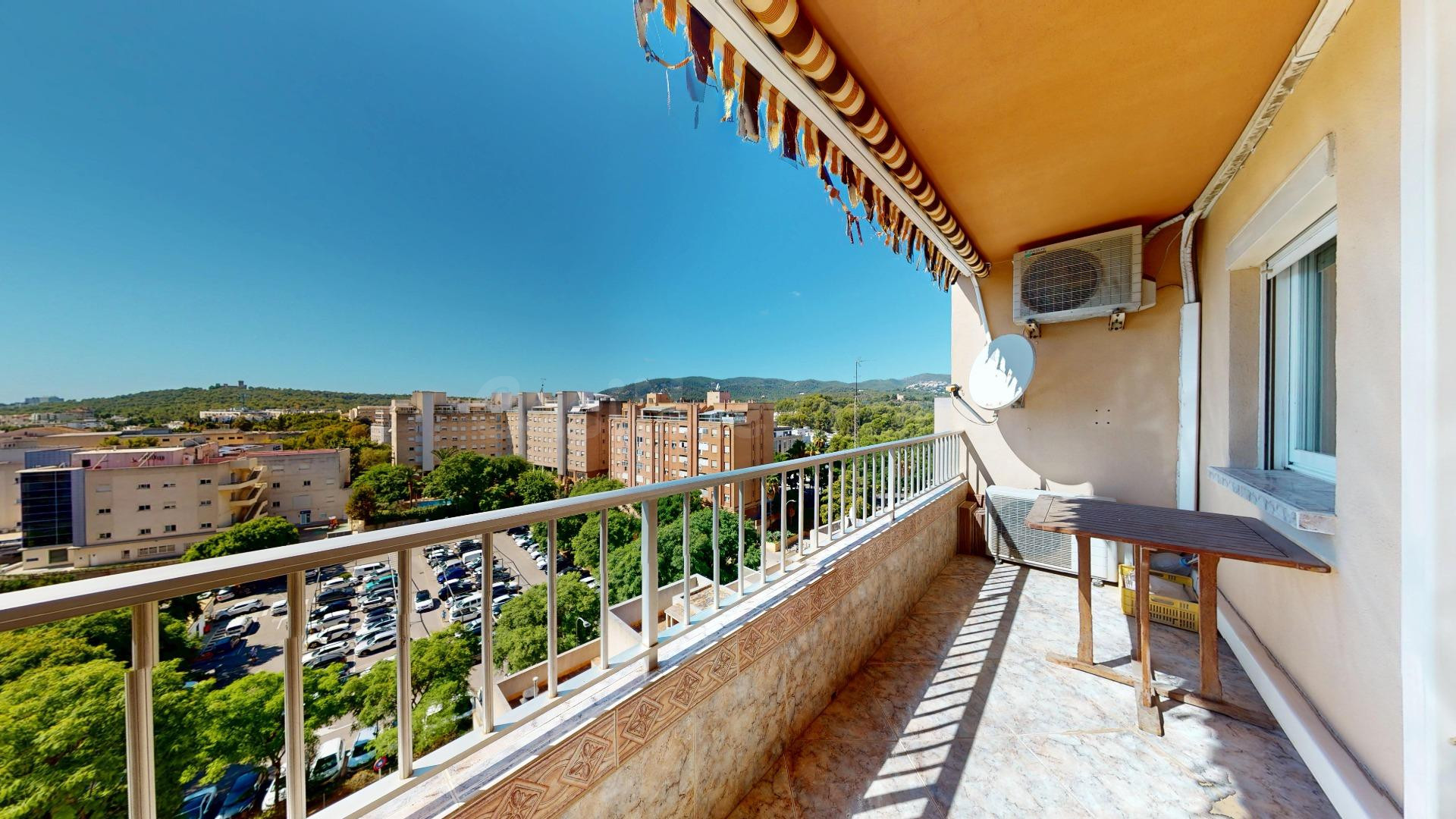 Luminoso piso con terraza y espectaculares vistas al mar y la montaña en Son Espanyolet, Palma