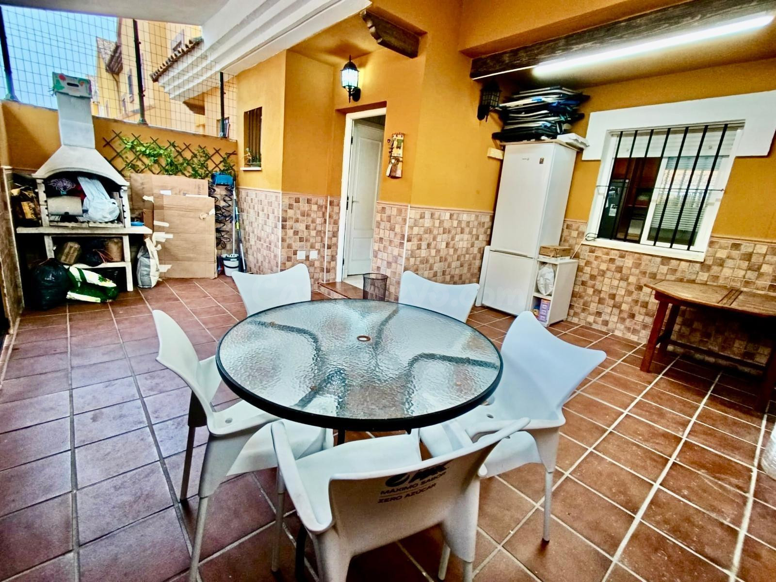 Casa adosada de cuatro habitaciones en Alhaurín de la Torre