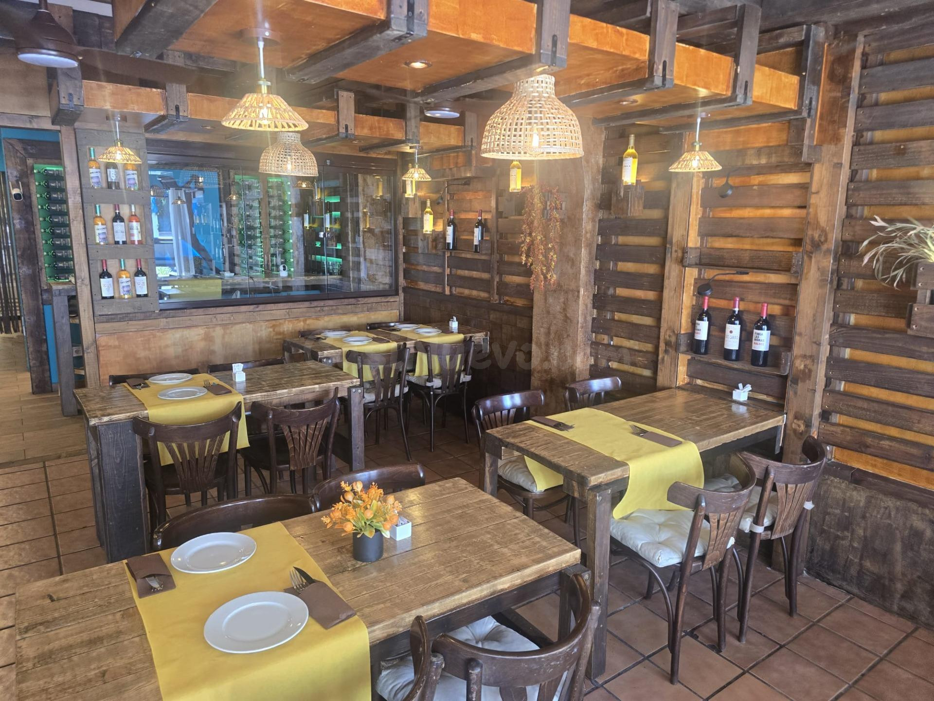 TRASPASO RESTAURANTE EN AV LAS PALMERAS