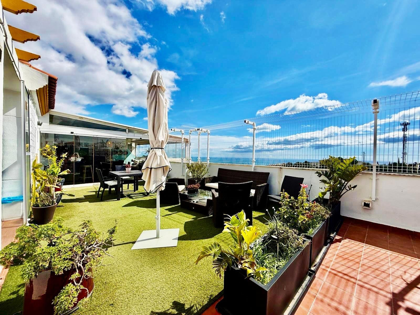 Atico de 3 habitaciones con vistas al mar en  Benalmádena, Costa del Sol