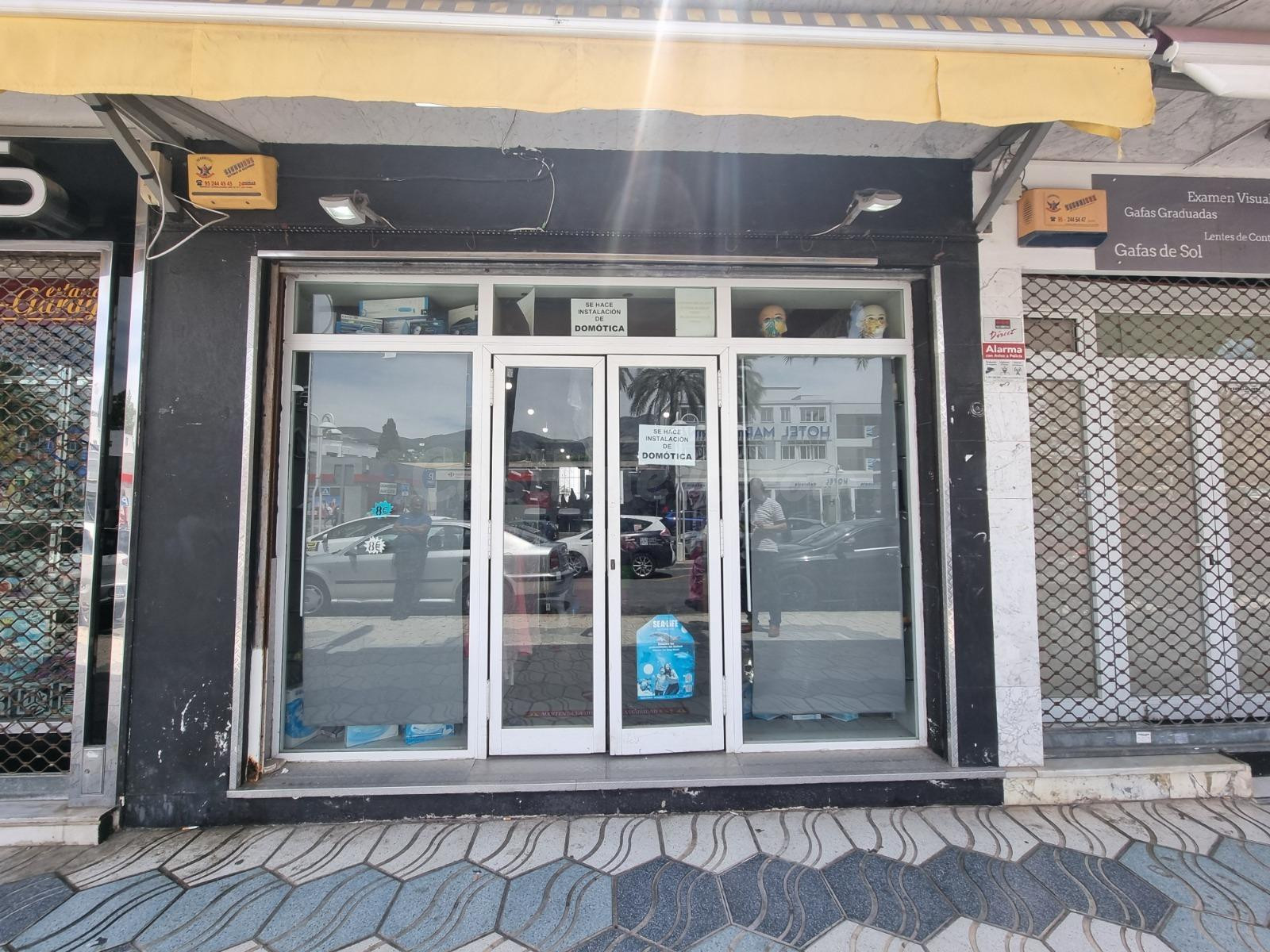 LOCAL COMERCIAL EN BENALMÁDENA COSTA – EXCELENTE UBICACIÓN Y GRAN VISIBILIDAD CERCA PUERTO MARINA