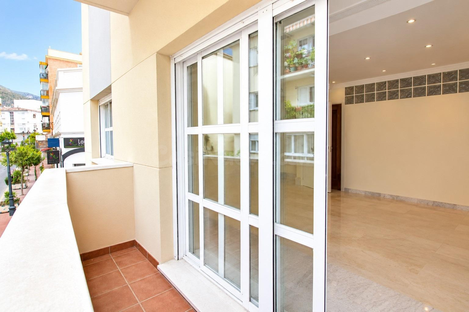OFICINA DE 110 M2 CON GARAJE Y POSIBILIDAD DE CAMBIO DE USO A VIVIENDA EN ARROYO DE LA MIEL – BENALMÁDENA