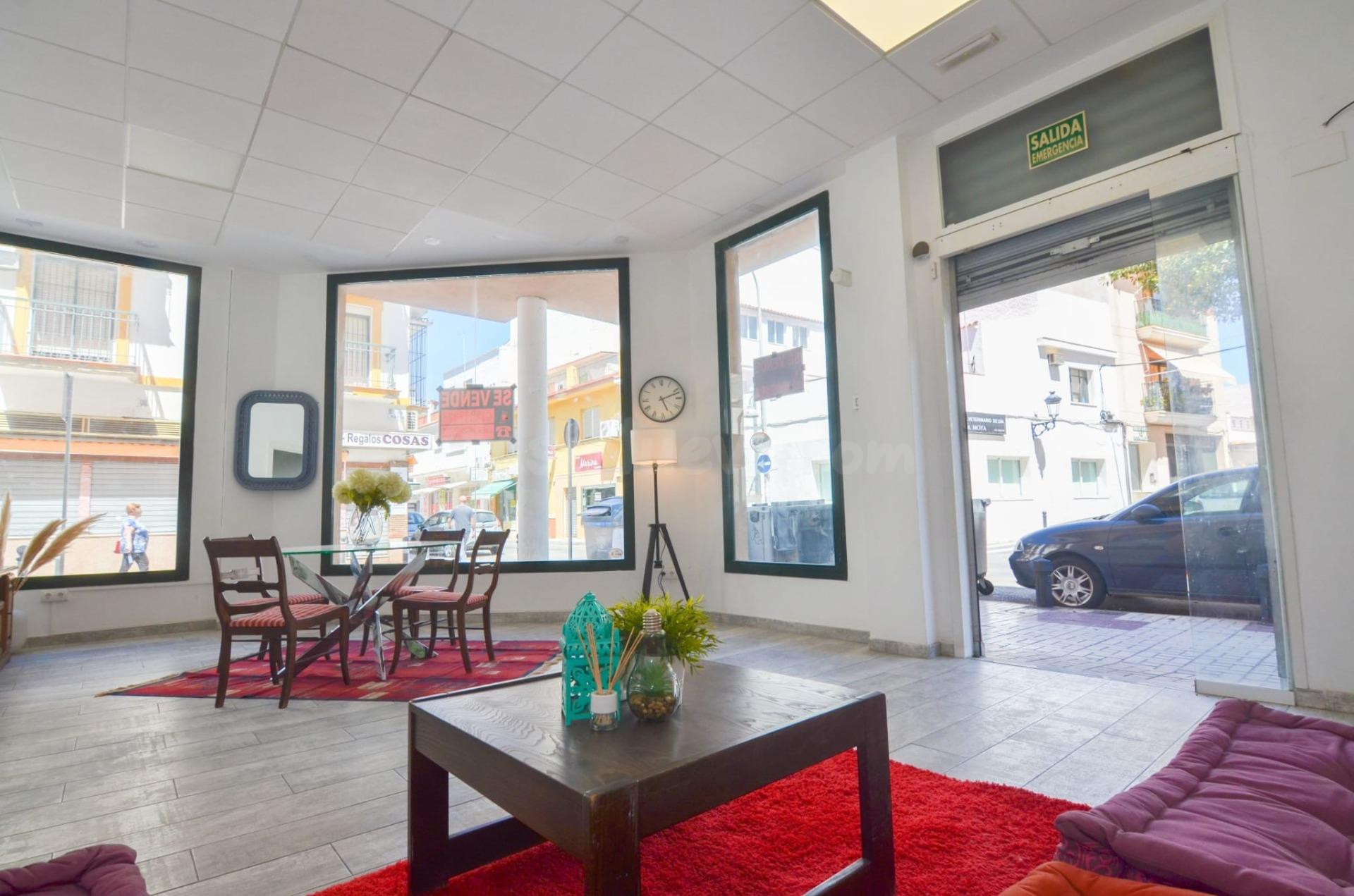 LOCAL COMERCIAL CON POSIBILIDAD DE CAMBIO DE USO A VIVIENDA